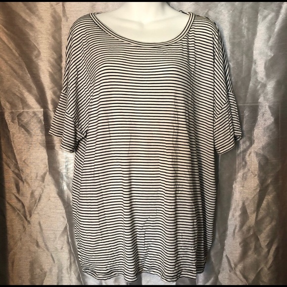 Zenana Outfitters Tops - Zinana Striped T-shirt